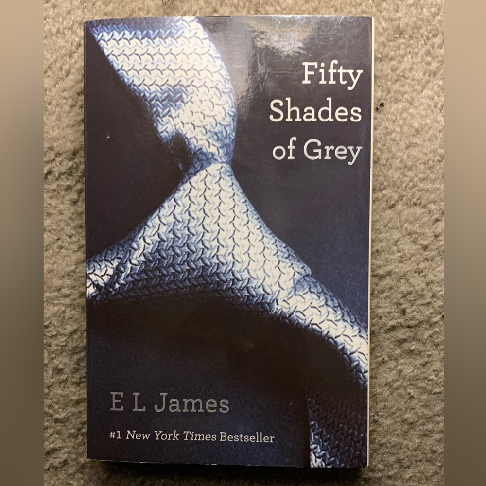 🩶 E L James “50 Shades of Gray” Book